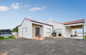 Exterior - Beautiful Beach front home in Barbâtre (Barbâtre)