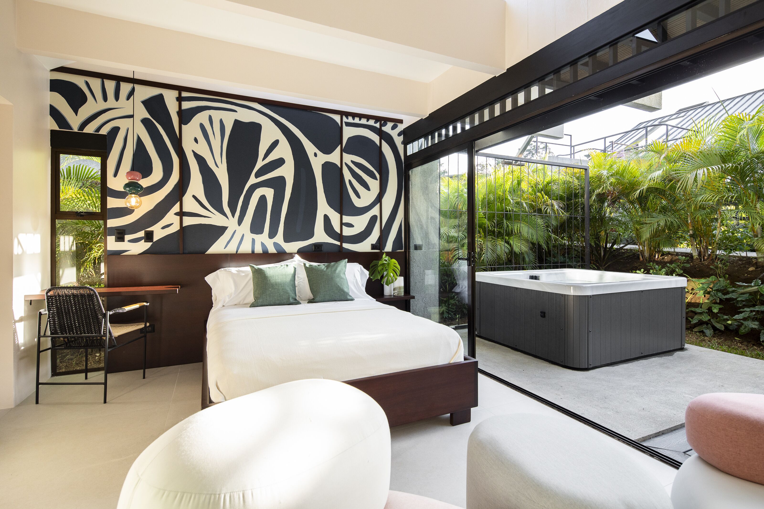 复式房 | 高档床上用品、办公桌、笔记本电脑工作区、免费婴儿床