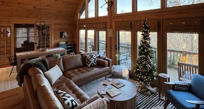 New to VRBO Cozy Sugar Hill Cabin 2 min to the slopes