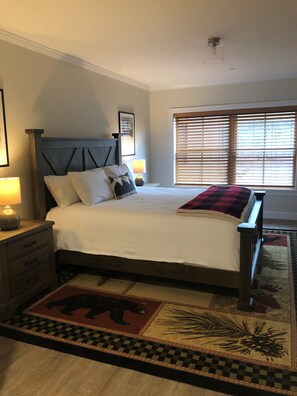 2 bedrooms, desk, iron/ironing board, free WiFi - Luxury Ski IN/Ski OUT Kearsarge Brook Condo 2 bed, 2 bath at Cranmore Mountain (Conway)