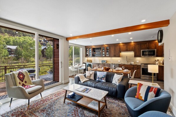 Télévision, cheminée