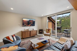 Télévision, cheminée