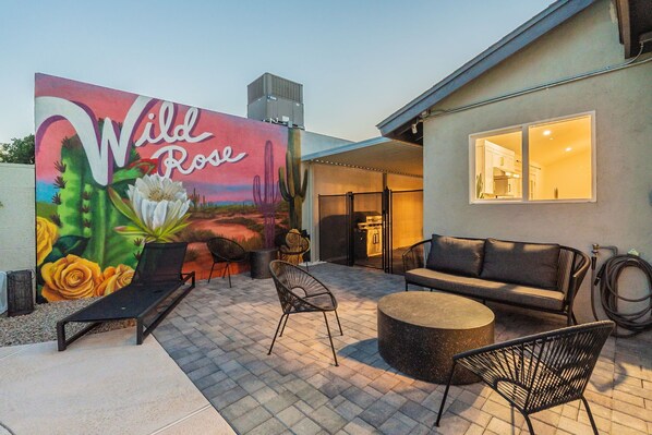 Terrace/patio - Scottsdale/4BR/Heated Pool/Patio/ Foosball/Pong/Dogs/8 minutes to Old Town! (Scottsdale)