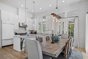 Matbord och köksöar