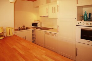 Fridge, oven, dishwasher, cookware/dishes/utensils - Bel Appartement 3 Pièces 9 Personnes (LES ORRES 1650)