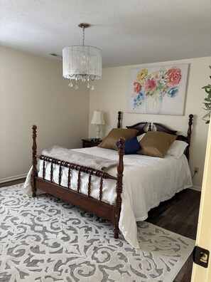 3 bedrooms, iron/ironing board, travel cot, free WiFi