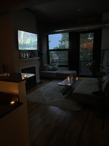 Beautiful University Village Condo in the heart of Chicago