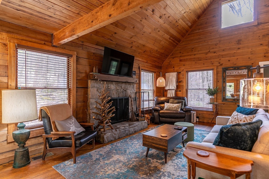 Tweetsie Den: Summer Low Pricing! 15 Minutes To Tweetsie Railroad! - Boone, NC