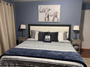 2 bedrooms, iron/ironing board, travel cot, WiFi - Cheerful 2 Bedroom Apartment near Airport (Anchorage)