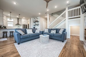 Televisión y chimenea 