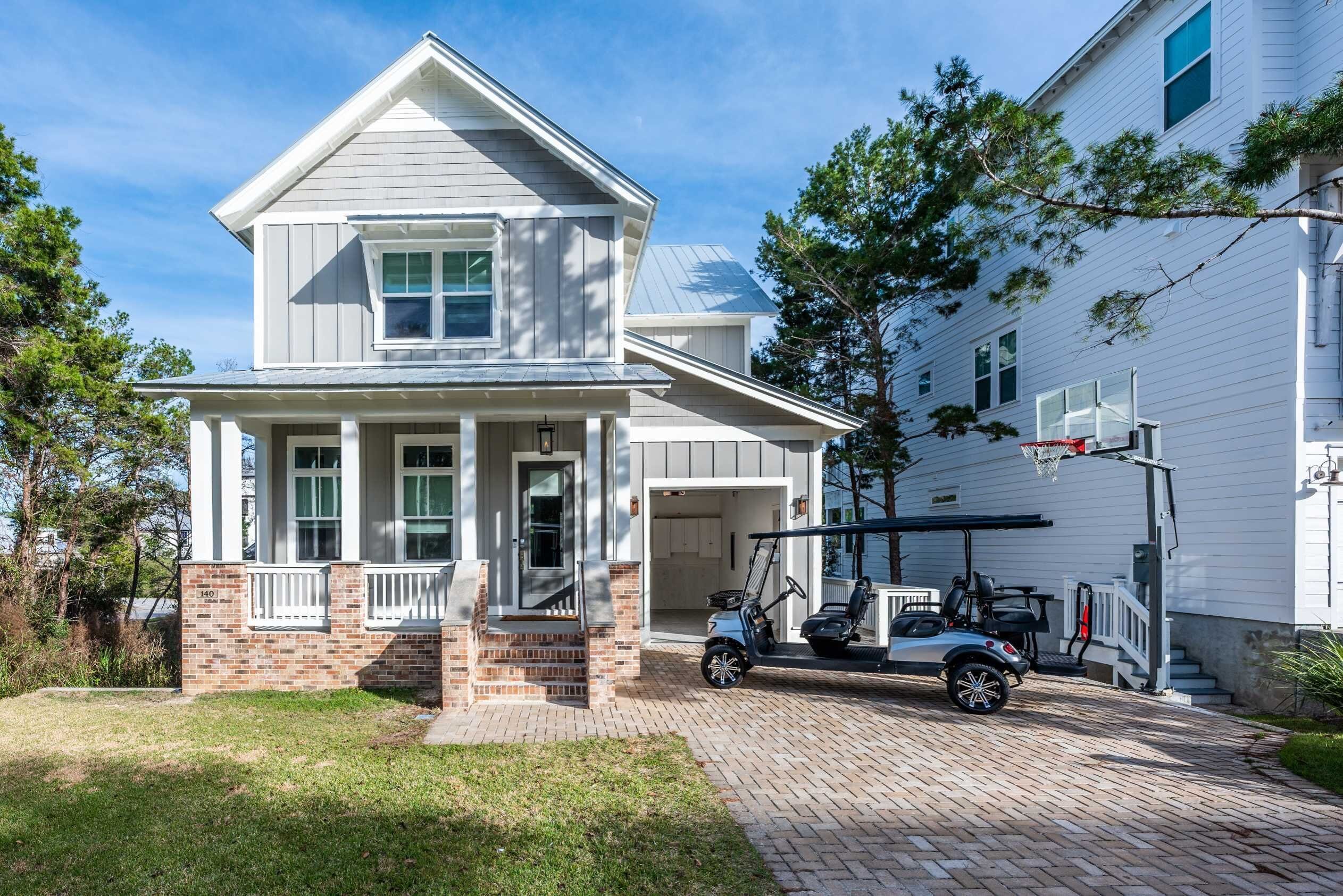 Experience the Charm of Mai Tide: A Luxurious 4-Bedroom Retreat Near the Beach!