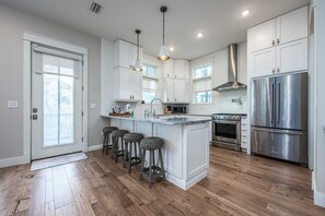 Refrigerador, microondas, horno, placa de cocina