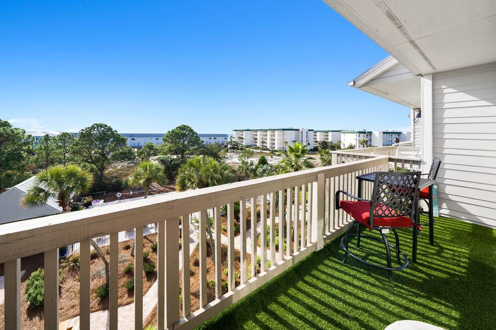 \"Slow M'Ocean\" | Ocean Views | Heated Community Pool and Hot Tub