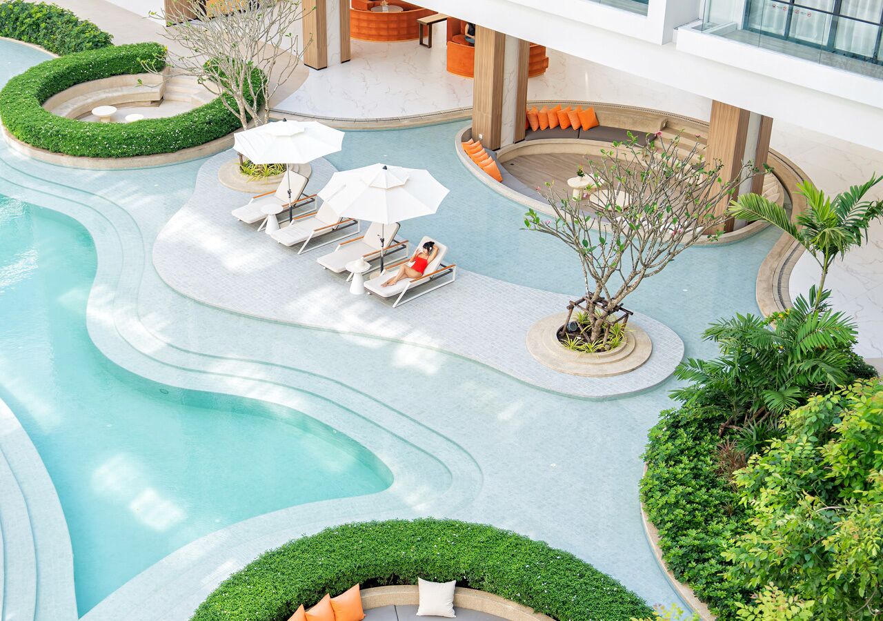 3 outdoor pools, pool umbrellas, pool loungers