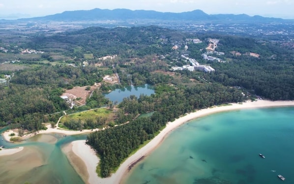 Beach nearby, white sand, free beach shuttle, beach towels