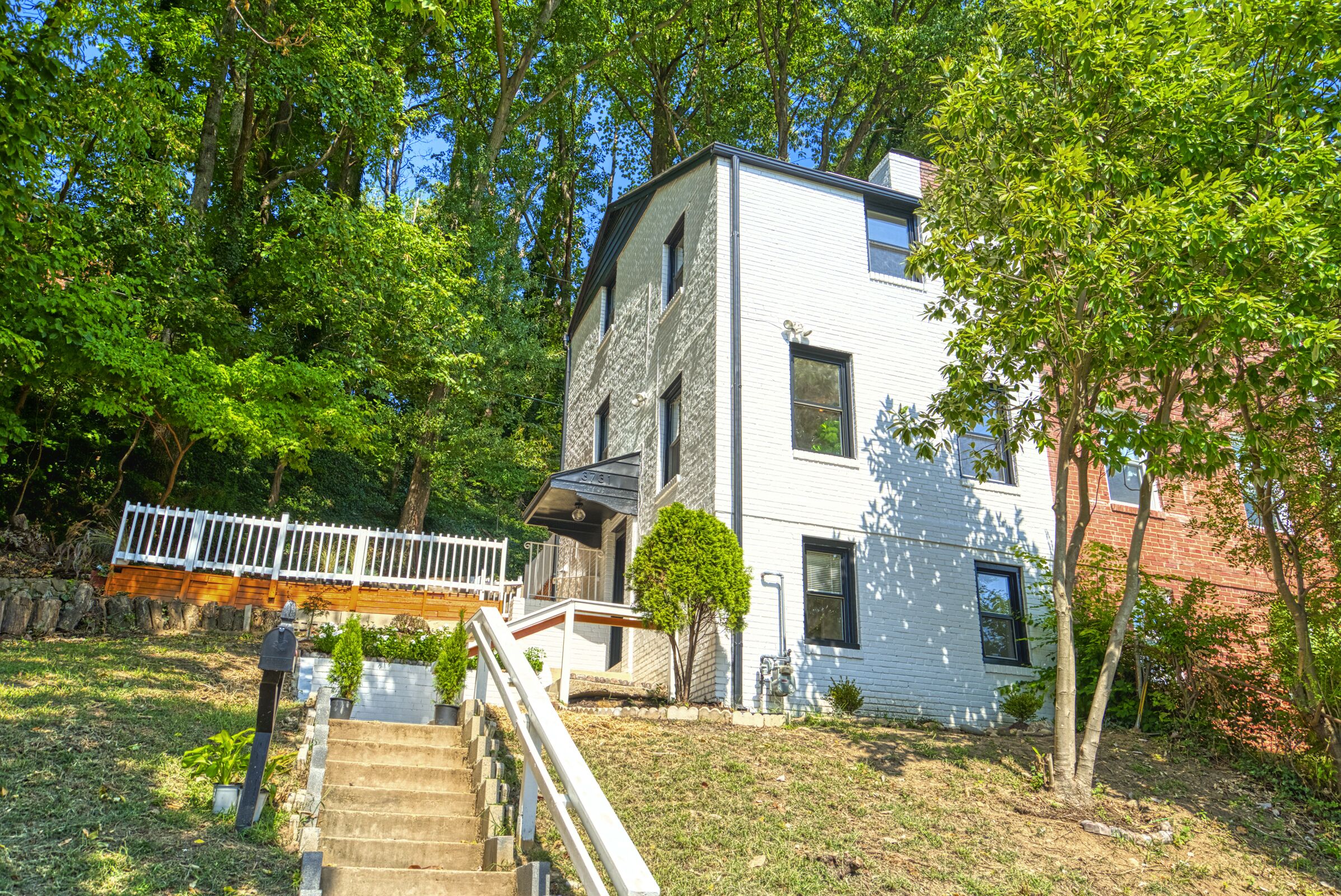 Unique home in Arlington surrounding my nature