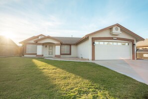 Exterior - Game Room/ Pool  Cozy Home in Yuma (Yuma)
