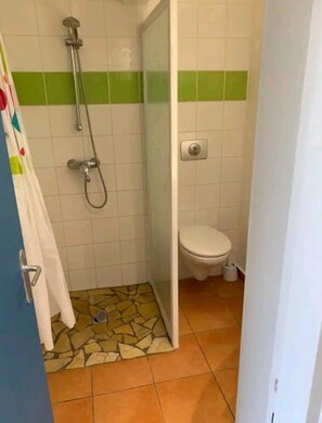 Shower, hair dryer, towels, soap - Studio RDC 22m2 + 13m2 Terrasse 1 à 4 Personnes / Proche mer Ste Anne Martinique (Sainte-Anne)