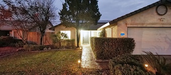 Cozy pet friendly home in a tranquil neighborhood