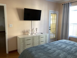 2 habitaciones, tabla de planchar con plancha y cuna de viaje