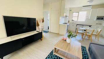 Apartment | Wohnbereich | Flachbildfernseher