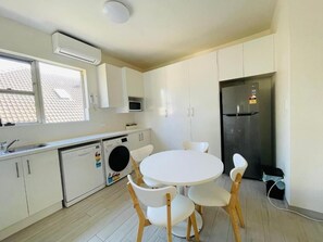 Private kitchen - Lotus Stay Manly - Apartment 29A (Manly)