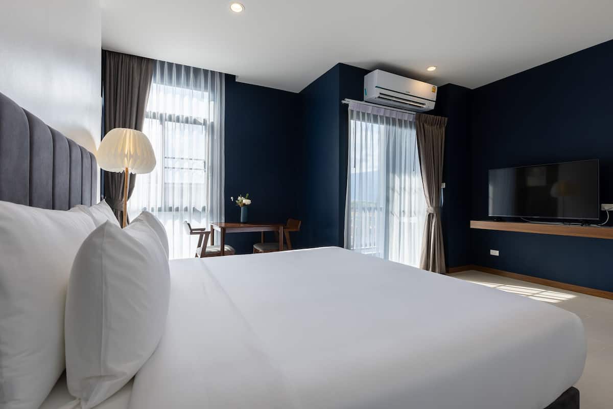 Superior King Room | 1 bedroom, premium bedding, in-room safe, laptop workspace