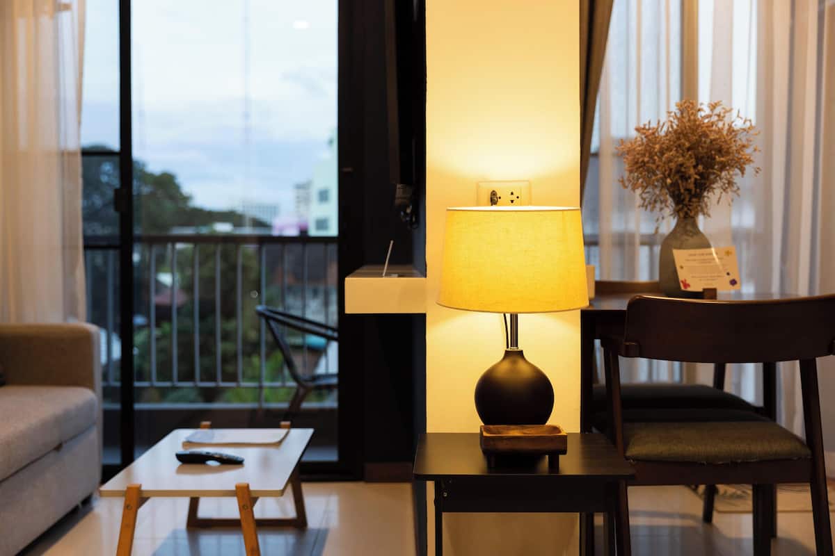 Signature Room | Living area | 55-inch Smart TV with cable channels, Netflix, streaming services