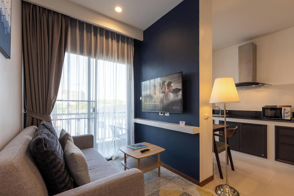 Suite with Balcony | 1 bedroom, premium bedding, in-room safe, laptop workspace