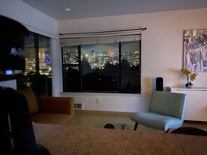 Interior - City View Top Floor Free Parking (Seattle)