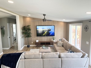 Smart TV, fireplace