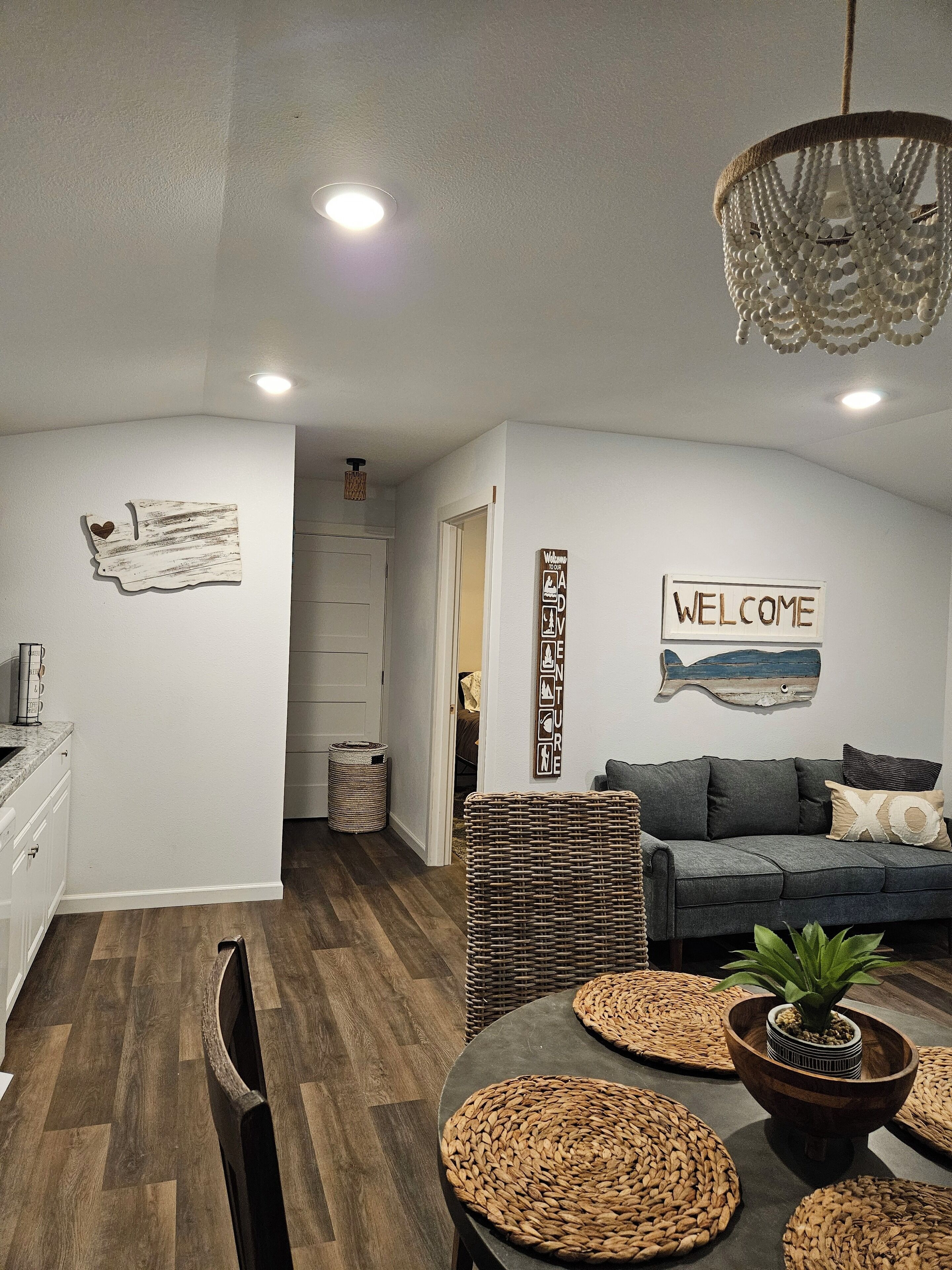 New Cozy Beach Bungalow, only a 1/2 mile walk to beautiful quiet Beach