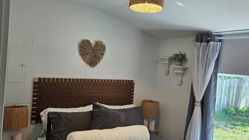 2 bedrooms, iron/ironing board, travel cot, WiFi