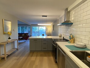 Private kitchen - Tranquil Skyview Oasis (Seattle)