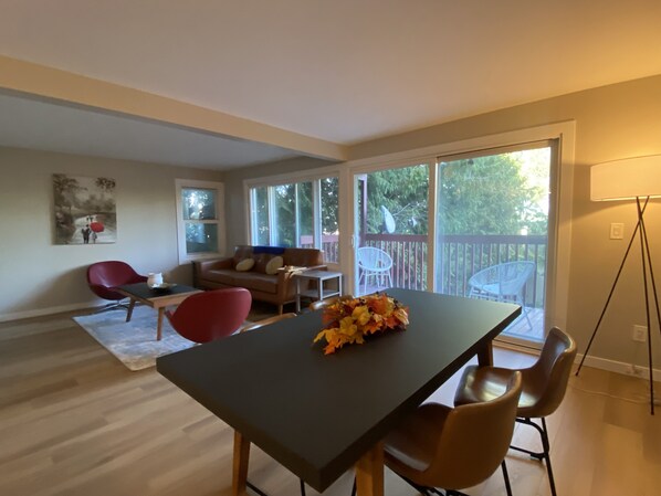 Living area - Tranquil Skyview Oasis (Seattle)