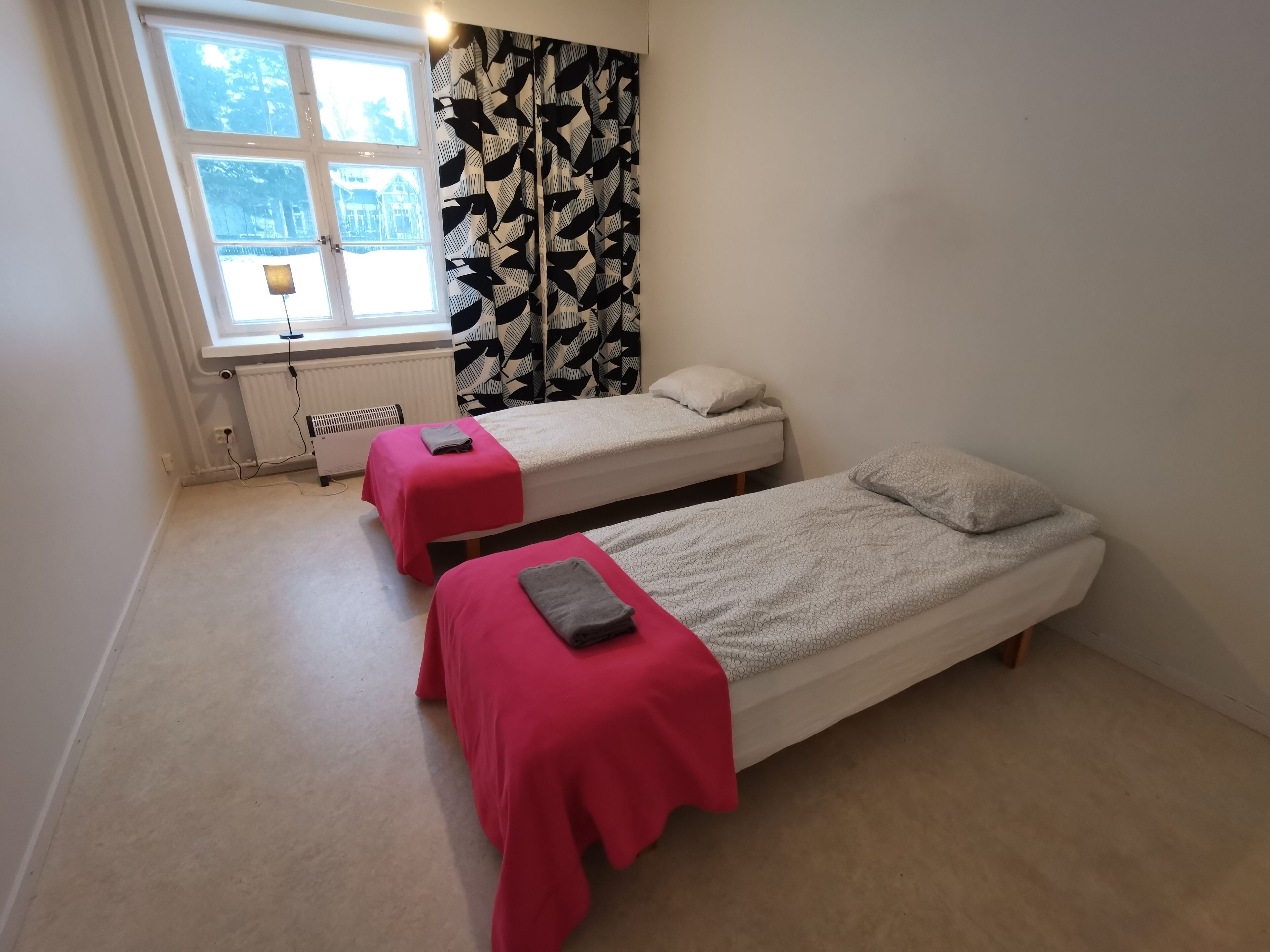 2 makuuhuonetta, silitysrauta/-lauta, Wi-Fi, vuodevaatteet