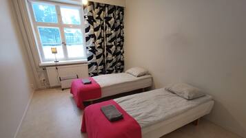 2 makuuhuonetta, silitysrauta/-lauta, Wi-Fi, vuodevaatteet