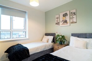 2 bedrooms, WiFi, bed sheets, wheelchair access - Apt - Stay 6 - Stadium View - Coo-op Live Arena (Manchester)