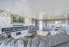 Interior - Satellite Suite (Colorado Springs)