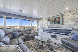 House | Living area - Satellite Suite (Colorado Springs)