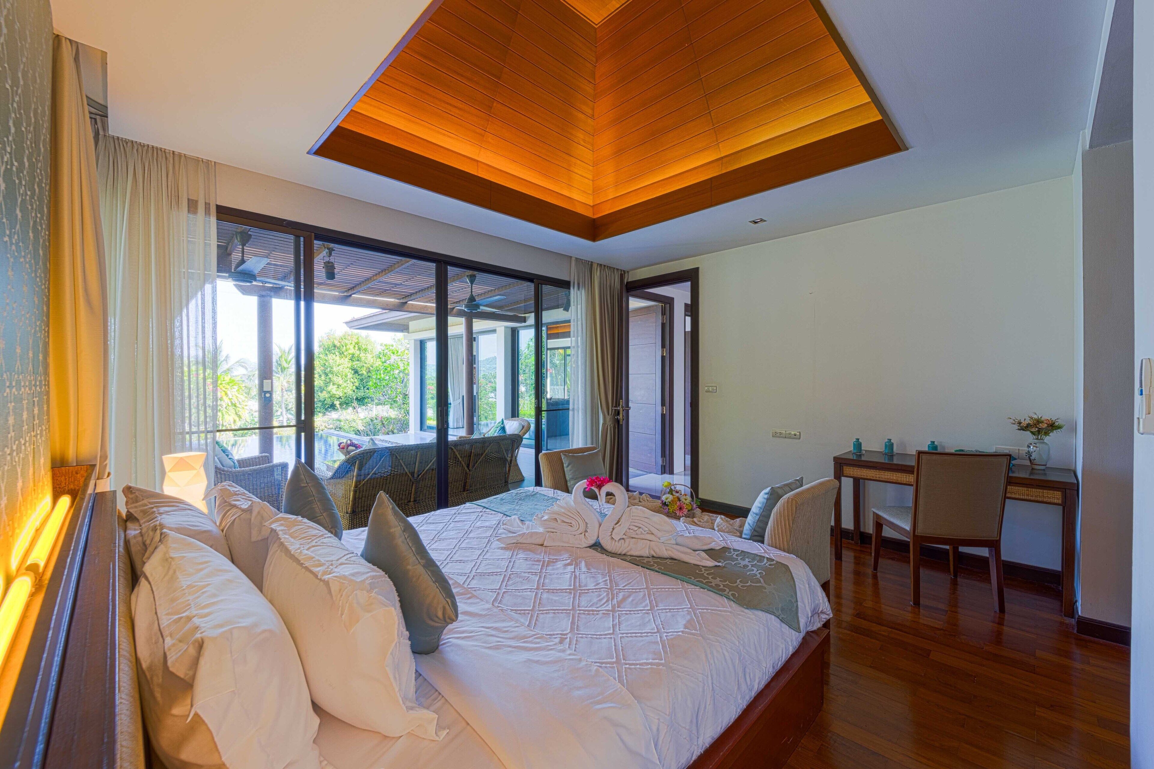 3 bedrooms, in-room safe, iron/ironing board, free WiFi