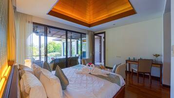 3 bedrooms, in-room safe, iron/ironing board, free WiFi
