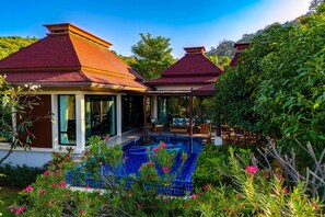 A house with a swimming pool surrounded by lush greenery and a clear blue sky. - 3Bed Bali Style Villa Close To Beach PR6 (Pranburi)