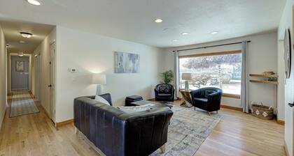 Wenatchee Oasis ~ Hot Tub, Views, Trail Access