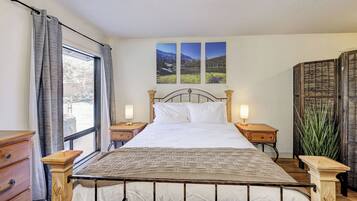 4 bedrooms, in-room safe, desk, iron/ironing board