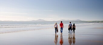 17th Century Holiday cottage with hot tub and sea views in Dyffryn Ardudwy Snowdonia | Y-Felin