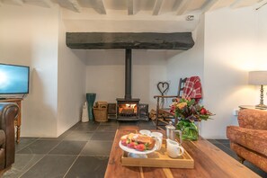 Interior - 17th Century Holiday cottage with hot tub and sea views in Dyffryn Ardudwy Snowdonia | Y-Felin (Dyffryn Ardudwy)