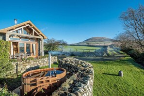 Property grounds - Self Catering Barn Conversion on a Working Snowdonia Farm | Nant (Dyffryn Ardudwy)