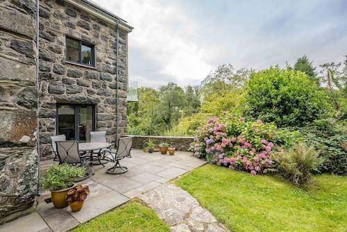 Two Bedroom Holiday Cottage On The Banks of The River Dwyfor | Melin-Dwyfor