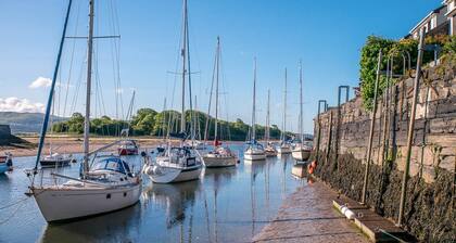 Two Bedroom Holiday Cottage On The Banks of The River Dwyfor | Melin-Dwyfor
